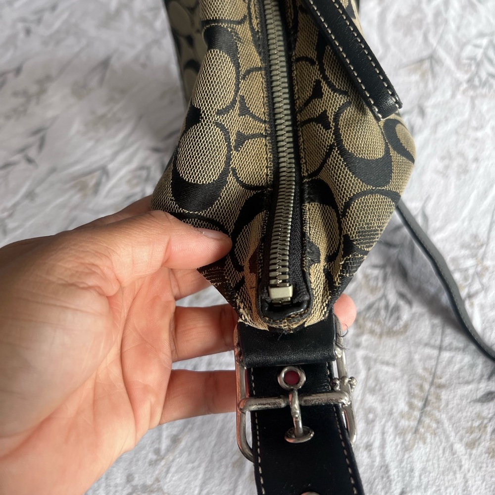 Coach Black and Cream Signature Shoulder Bag - Picture 6 of 12